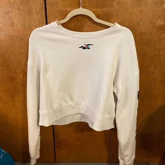 Hollister Cropped crew sweatshirt- women’s size small - Picture 3 of 4